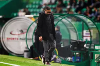 Artur Jorge: “É um jogo, em particular a primeira parte, que em muito nos envergonha”