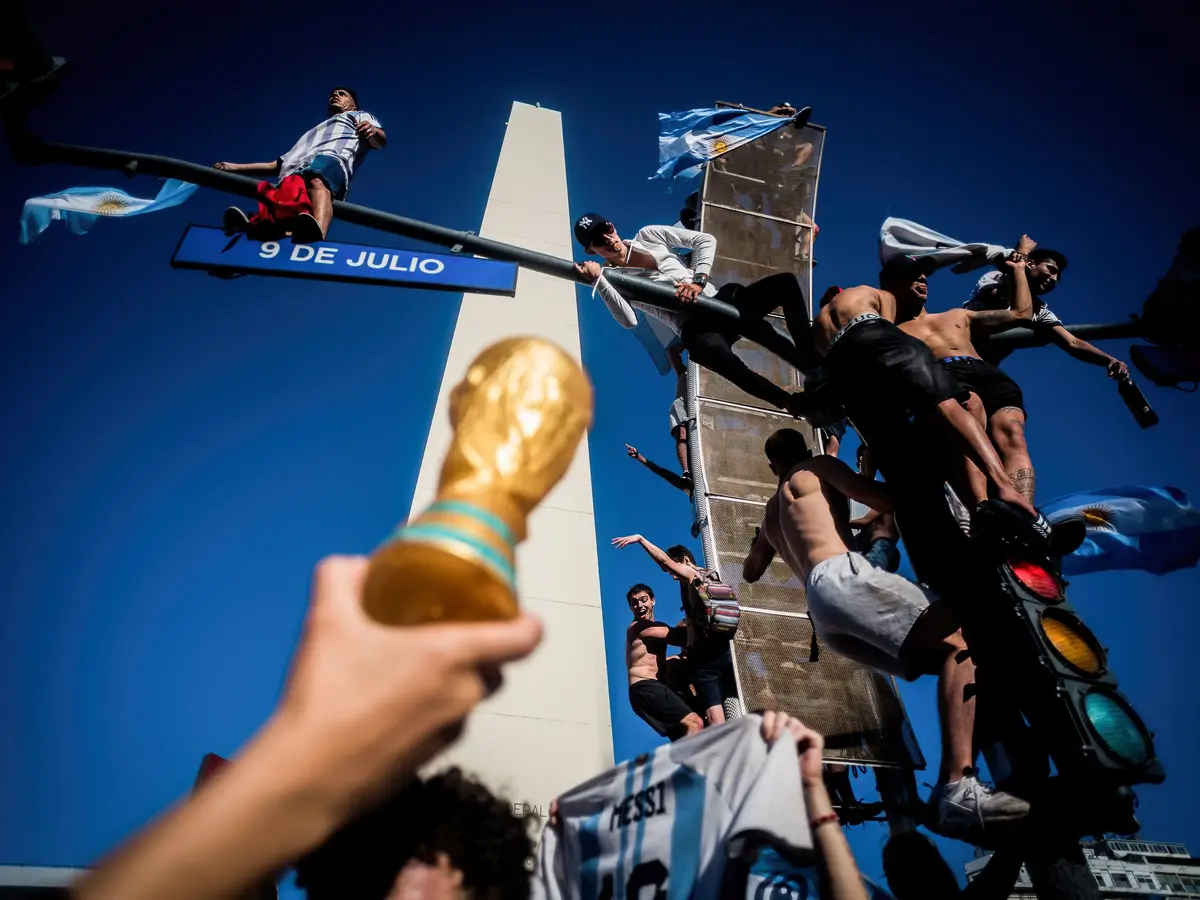 Campeã mundial e na Europa, seleção francesa de futebol é movida