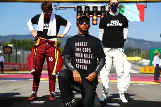 Hamilton e Vettel não viraram a cara à luta e a FIA não gostou. A partir de agora, o discurso político dos pilotos exige autorização prévia
