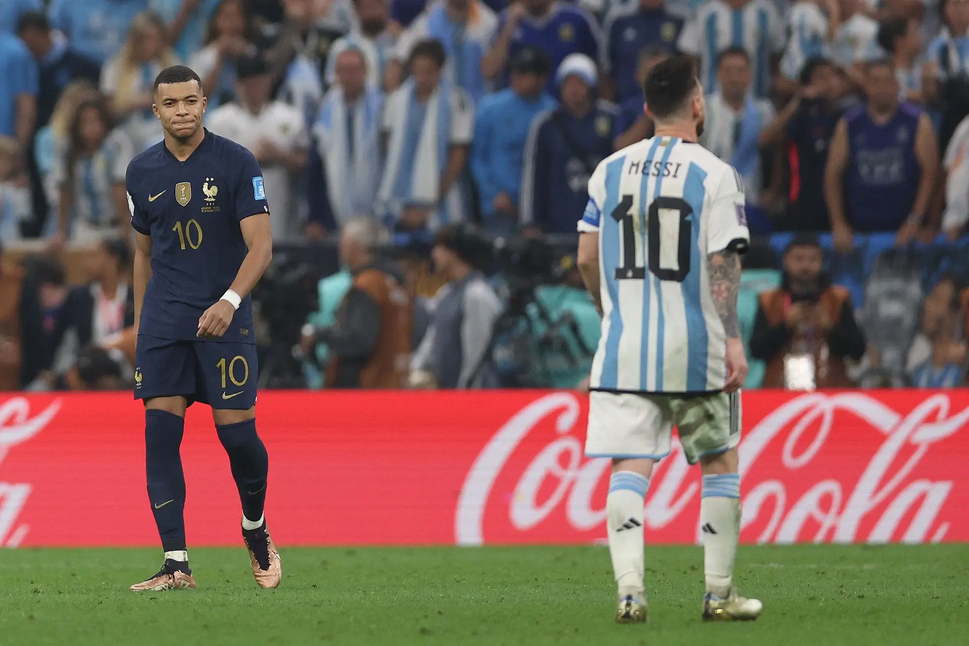 Treinador do PSG não está preocupado com reencontro entre Messi e Mbappé após os festejos do Mundial: “Não há razão para misturar tudo”