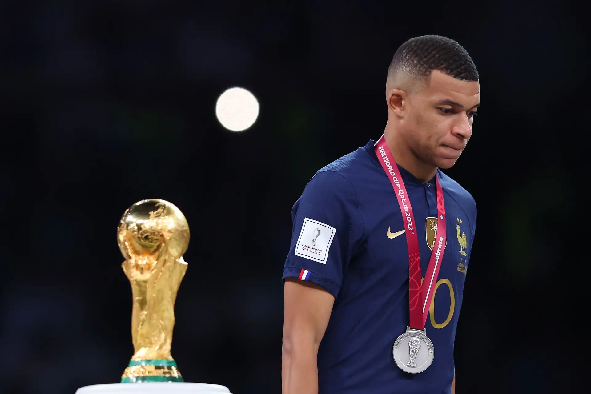 Kylian Mbappe França Posa Com Troféu Após França Derrotar Croácia