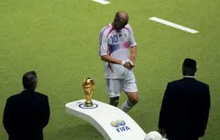 A última imagem do Zidane jogador: expulso na final do Mundial 2006