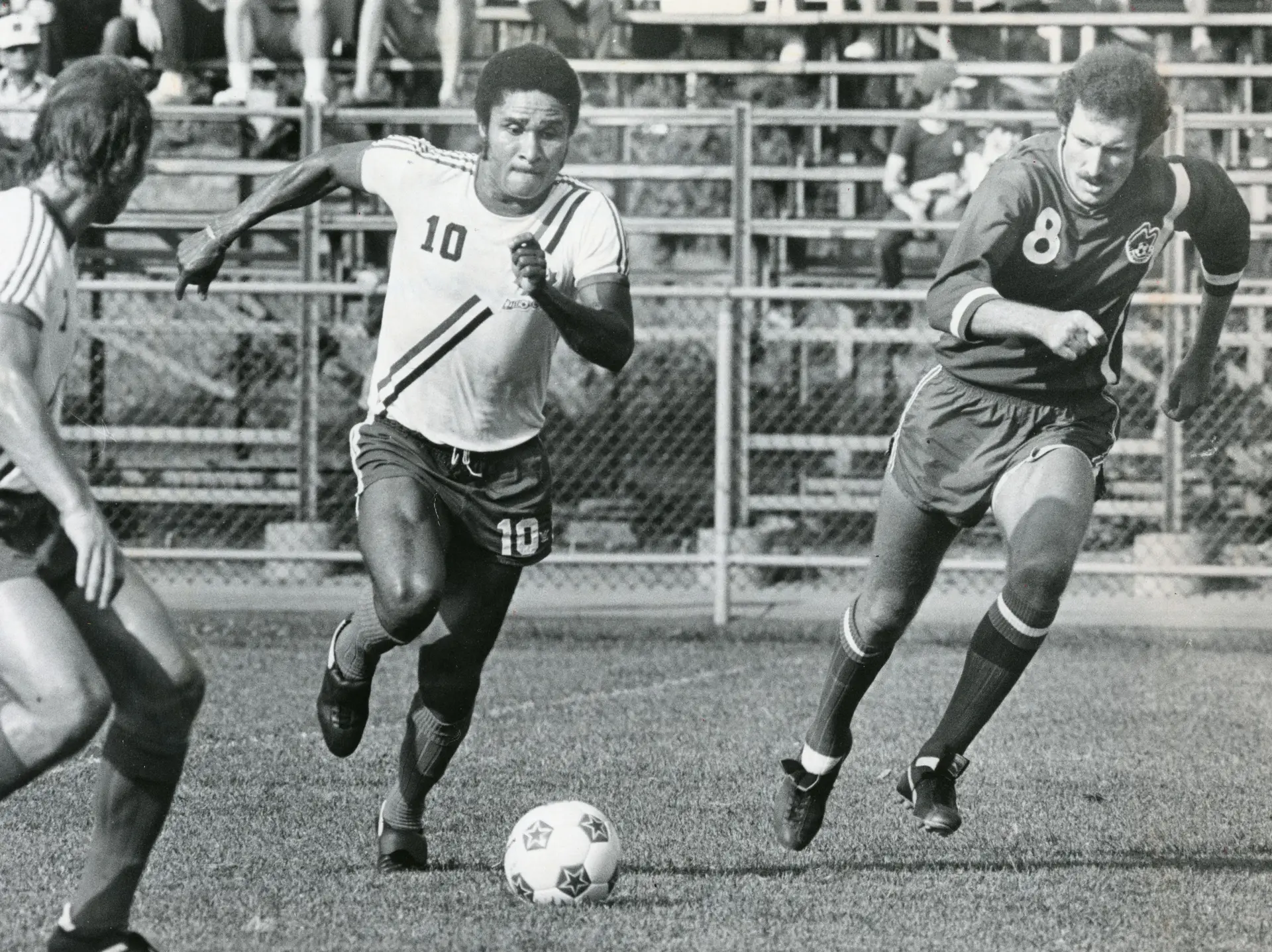a 5 de julho de 1976, Eusébio jogava pelo Toronto Metros-Croatia e defrontava o seu antigo clube, o Boston Minutemen