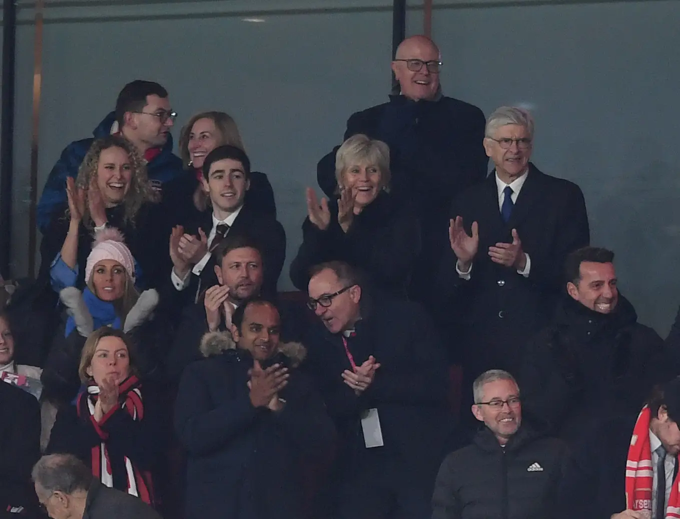 Wenger regressou ao estádio do Arsenal, onde não ia desde que saiu em 2018: “There’s only one Arsène Wenger”, cantaram os adeptos