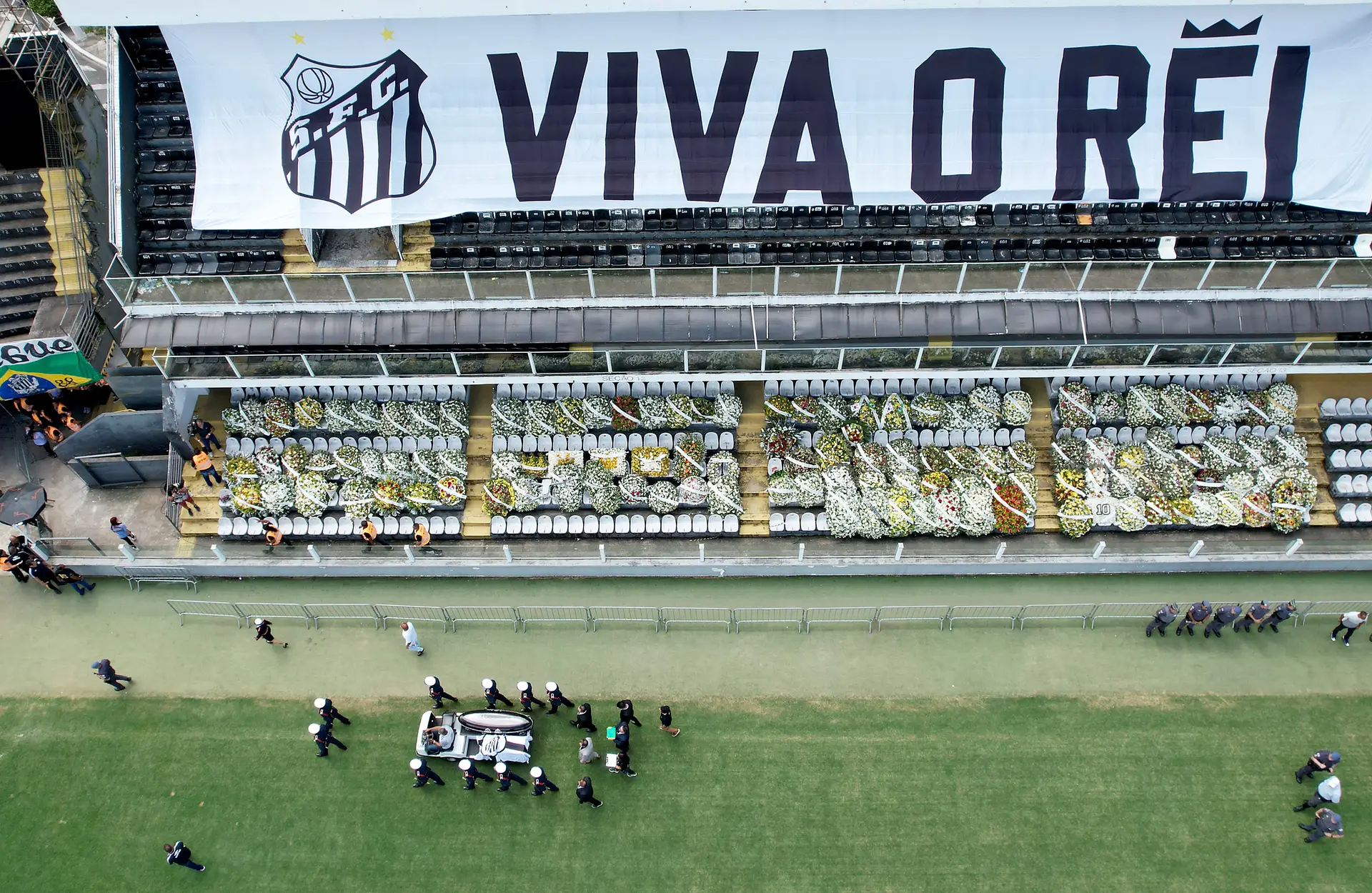 Mais de 230 mil pessoas compareceram ao velório de Pelé