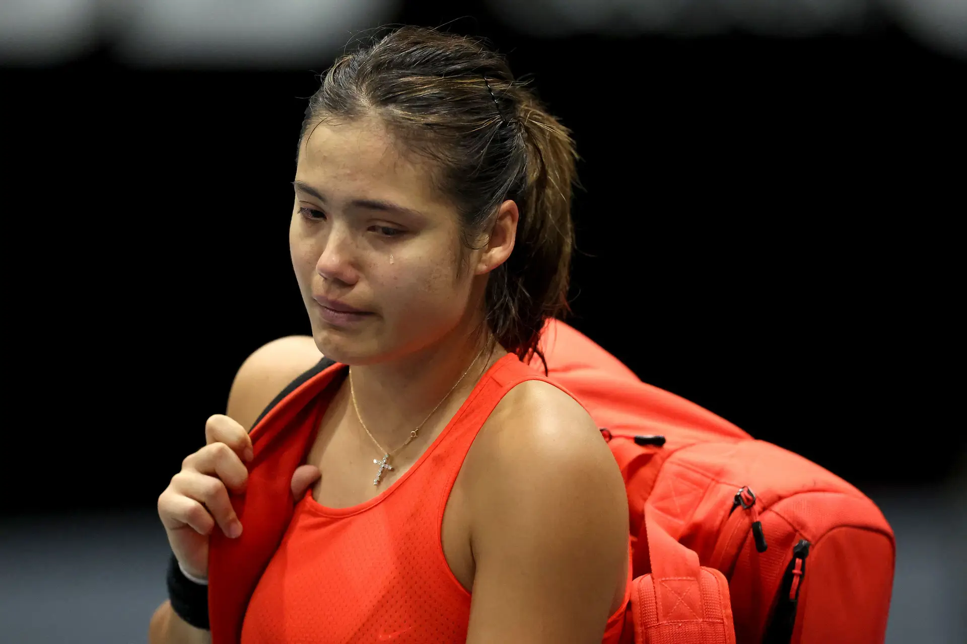 Sabalenka vence jogo adiado por chuva e pega Swiatek na semifinal do WTA  Finals