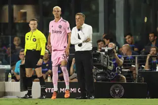 Romeo Beckham e Phil Neville, o treinador do Inter Miami e ex-companheiro de David Beckham no Manchester United