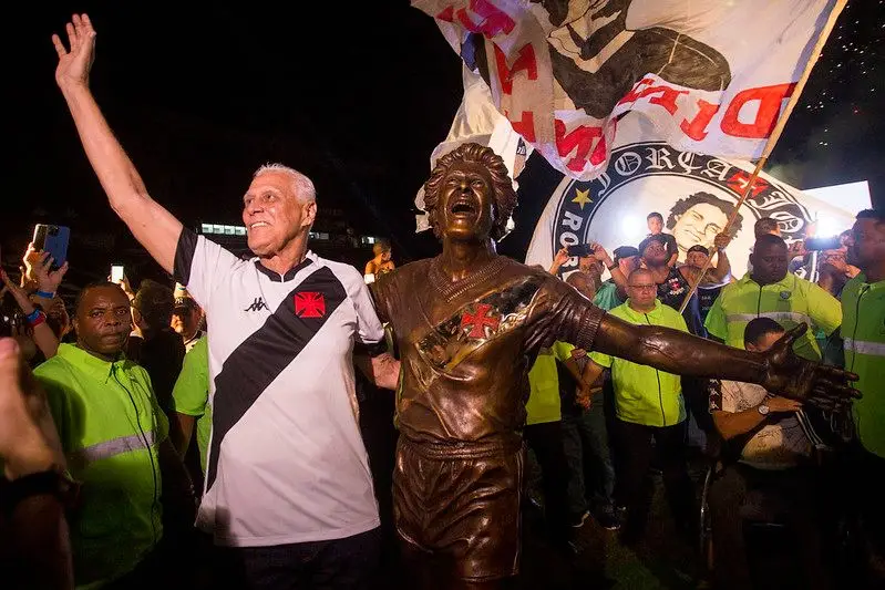 Morreu Dinamite, um dos maiores do futebol brasileiro