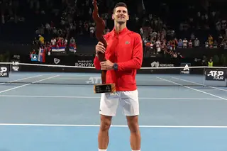 Djokovic vence em Adelaide e alcança Nadal com 92 títulos