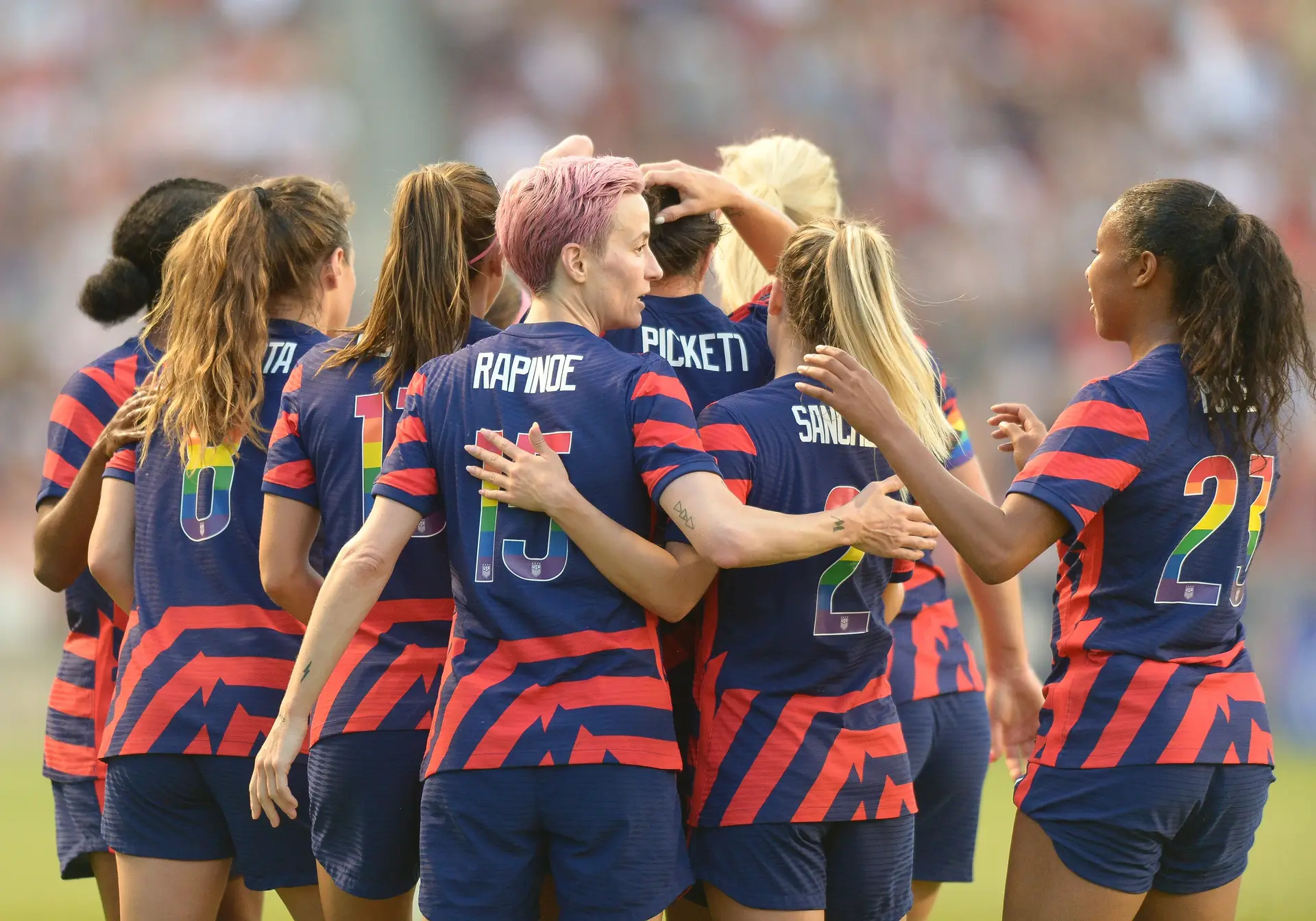 Quatro treinadores banidos para a vida do futebol feminino nos EUA devido a casos de agressão sexual
