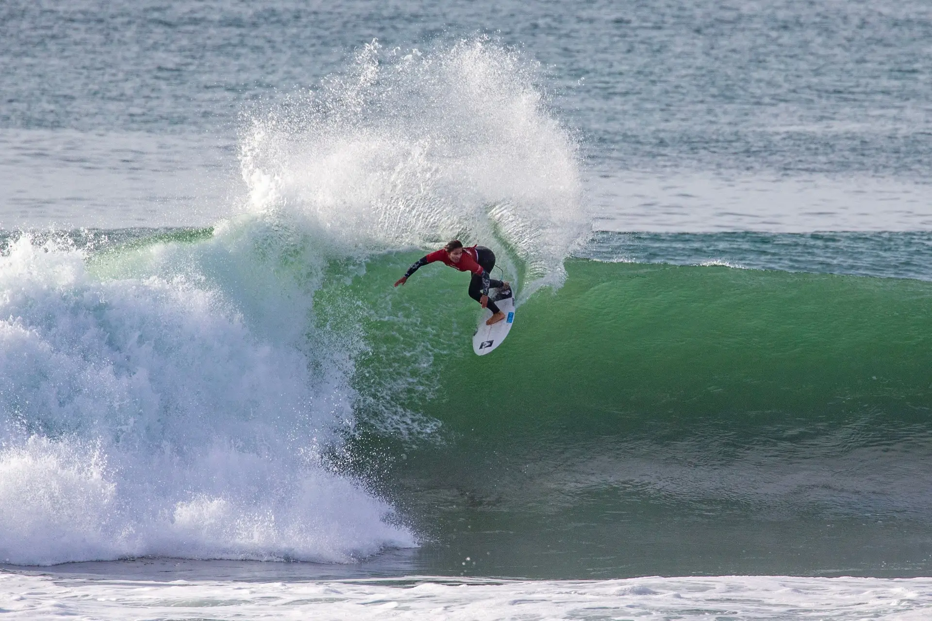 Francisca Veselko tem 18 anos, é campeã nacional de surf e agora