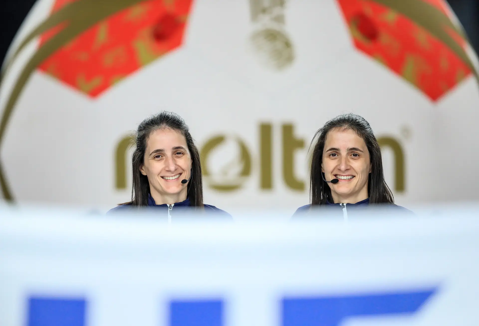 Gémeas e árbitras: eis Charlotte e Julie Bonaventura, a dupla que apitou um jogo de Portugal no Mundial de andebol