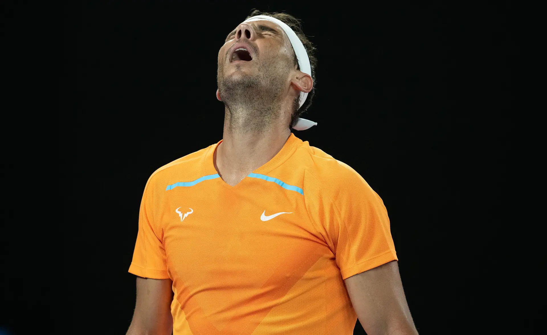 “Não posso dizer que não estou mentalmente destroçado”: Nadal volta a lesionar-se e acaba eliminado do Open da Austrália