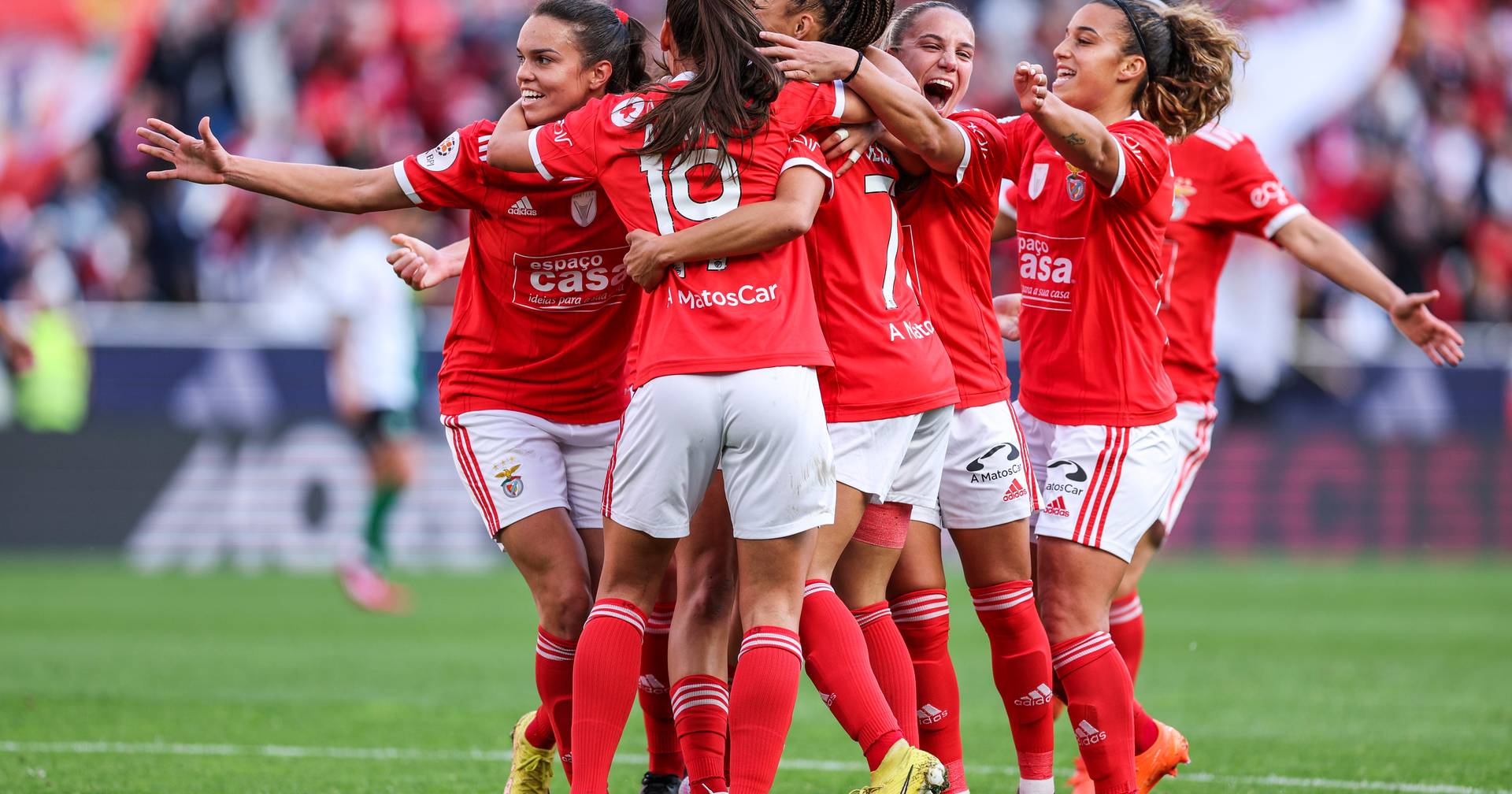 Qual a melhor forma para o futebol feminino ganhar audiência