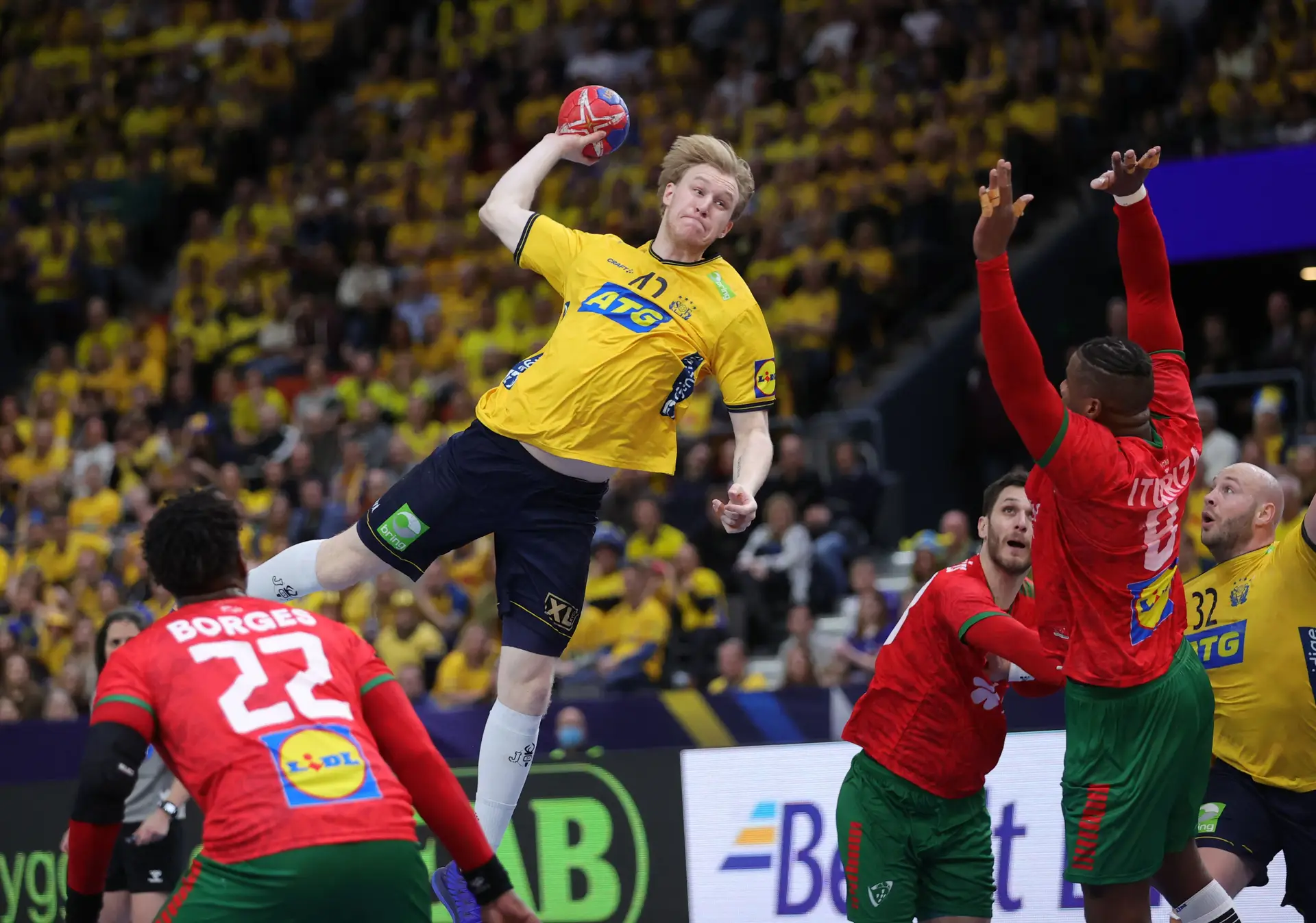Portugal foi eliminado do Mundial, mas continua a seguir em frente no andebol