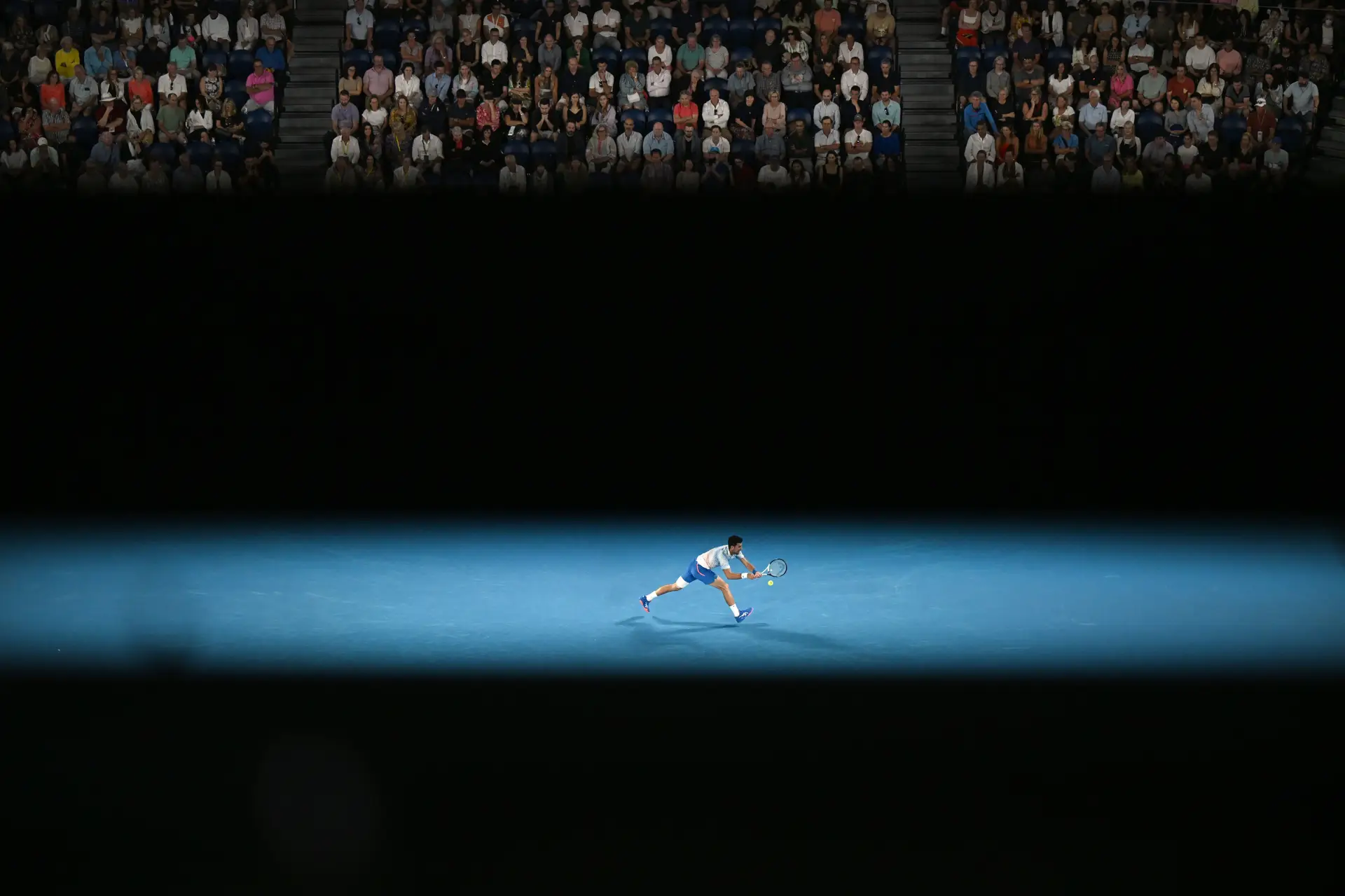 ATP Finals: invencível Sinner ajuda Djokovic a chegar às meias