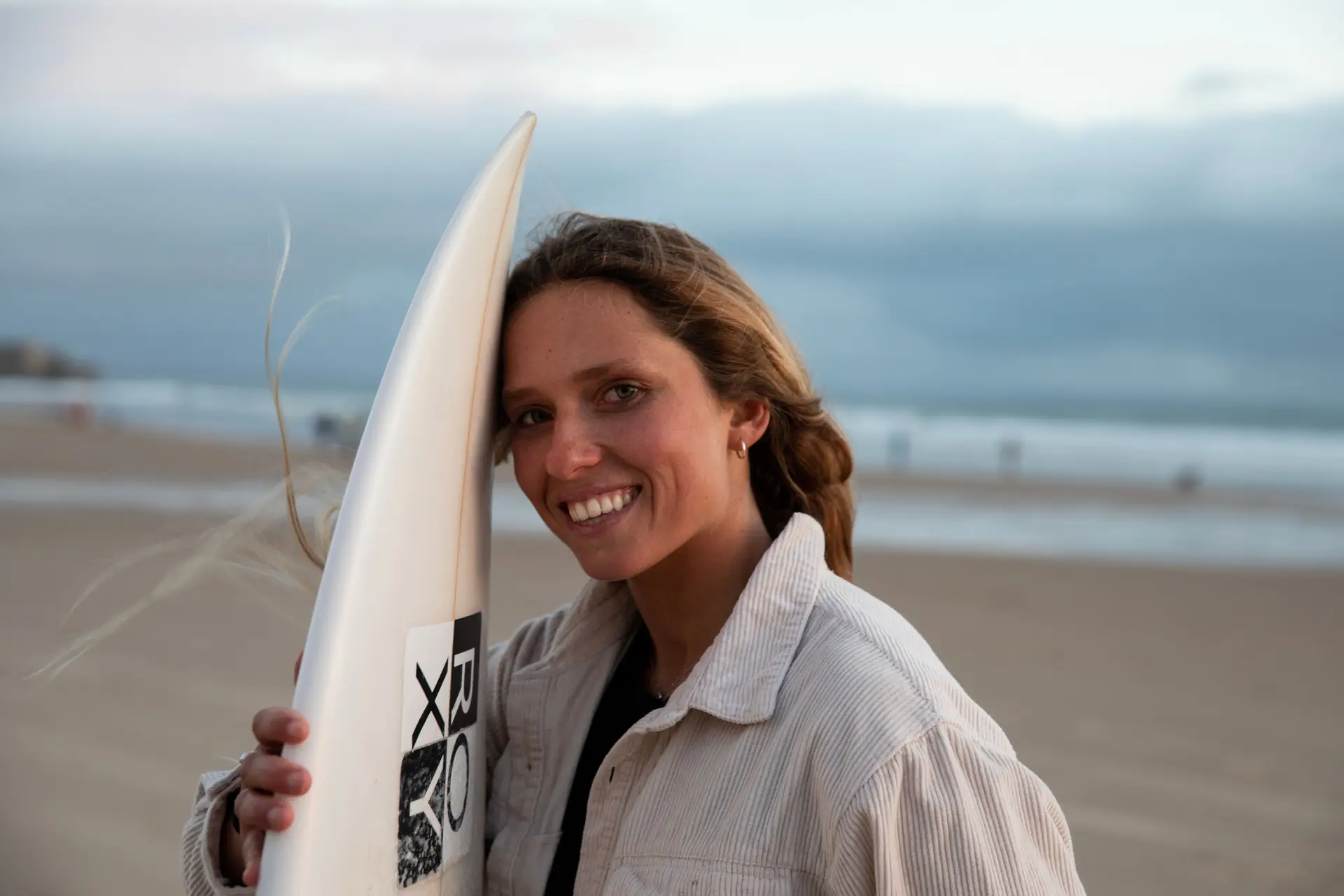 Francisca Veselko tem 18 anos, é campeã nacional de surf e agora