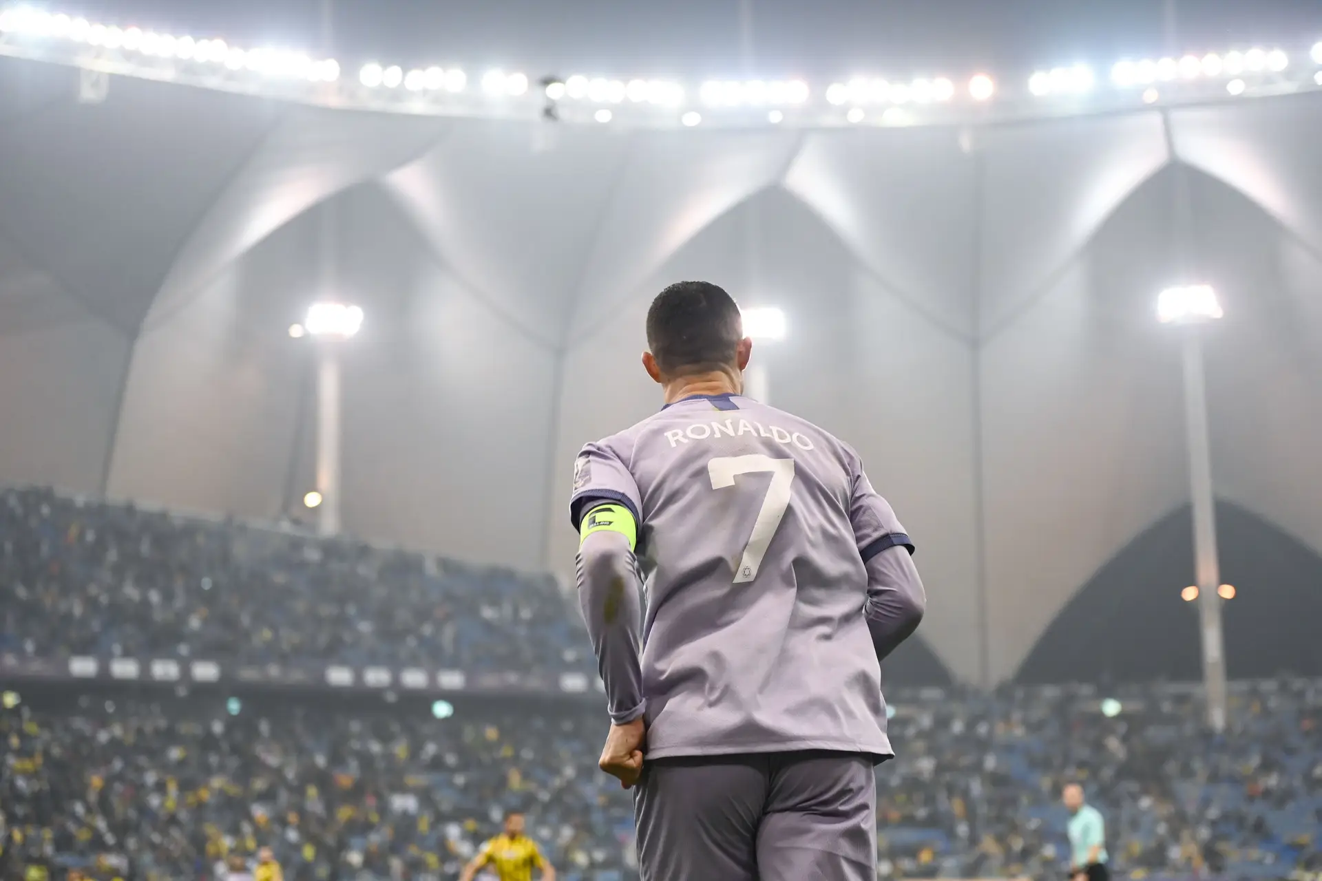 De penálti, Cristiano Ronaldo estreia-se a marcar pelo Al-Nassr e evita derrota da equipa