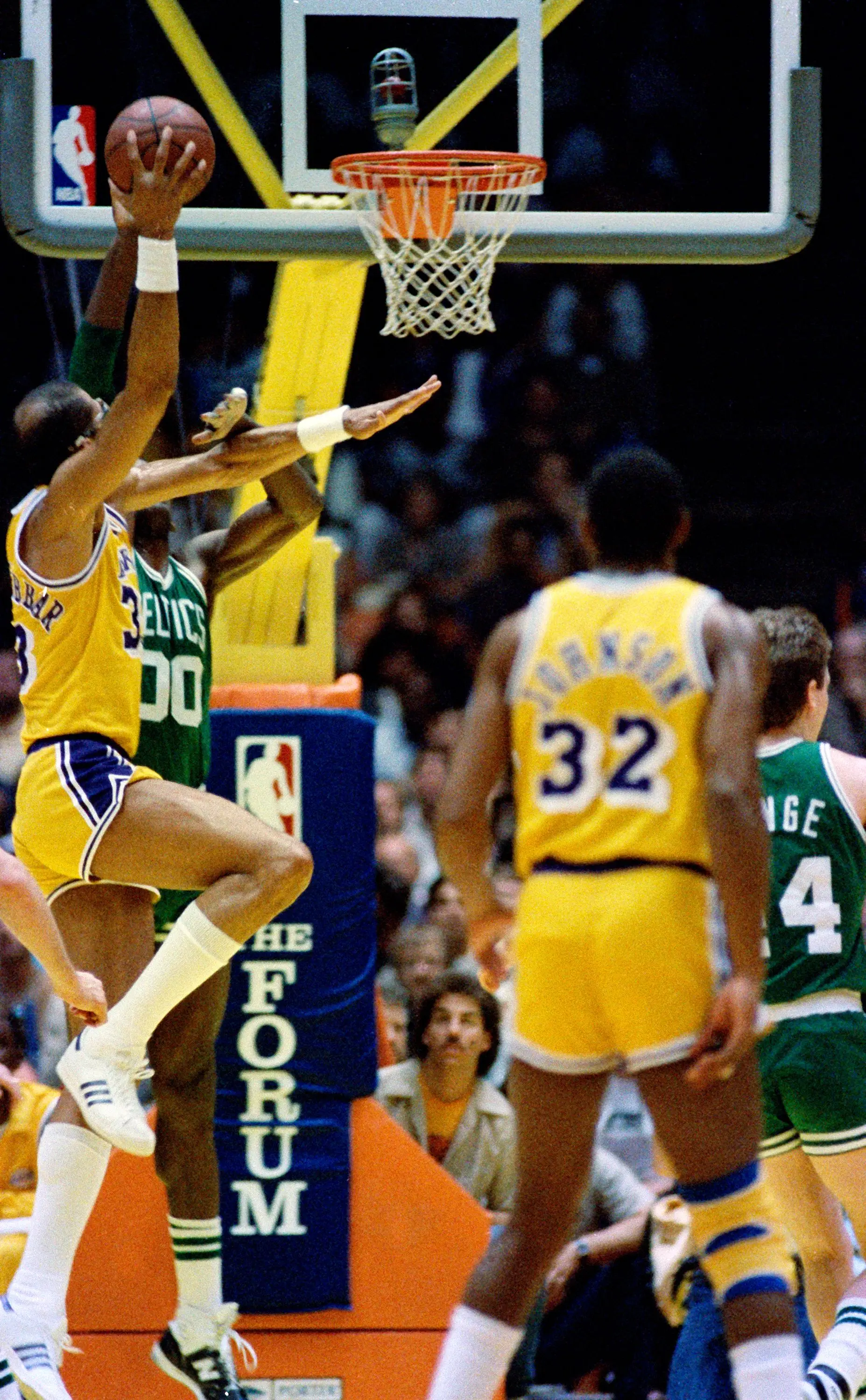 Kareem Abdul-Jabbar, o autor dos mortais ganchos vindos do céu que acumulou recordes enquanto lutava contra “todas as desigualdades sociais”