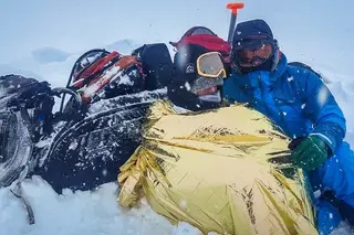 Presos no meio de um nevão, com motos soterradas e sem walkie-talkies: a crónica de uma desventura nas montanhas da Turquia