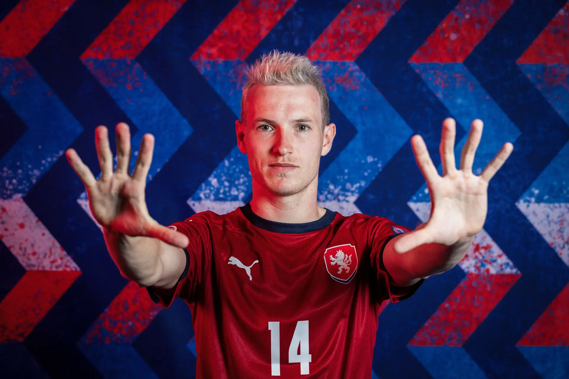 “Quero viver em liberdade, sem medos”: Jakub Jankto é o primeiro futebolista a jogar numa I divisão europeia a assumir que é gay
