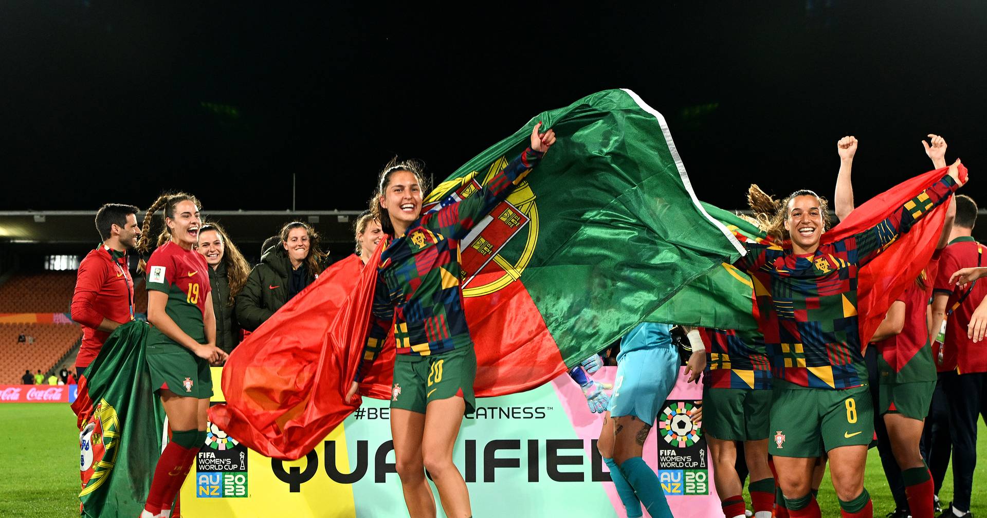 Seleção feminina regressa a Lisboa após participação no Mundial - SIC  Notícias