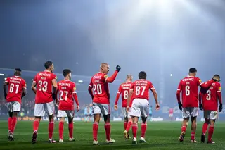 Não mataram a cotovia do Benfica em Vizela, onde ganhar foi sobreviver