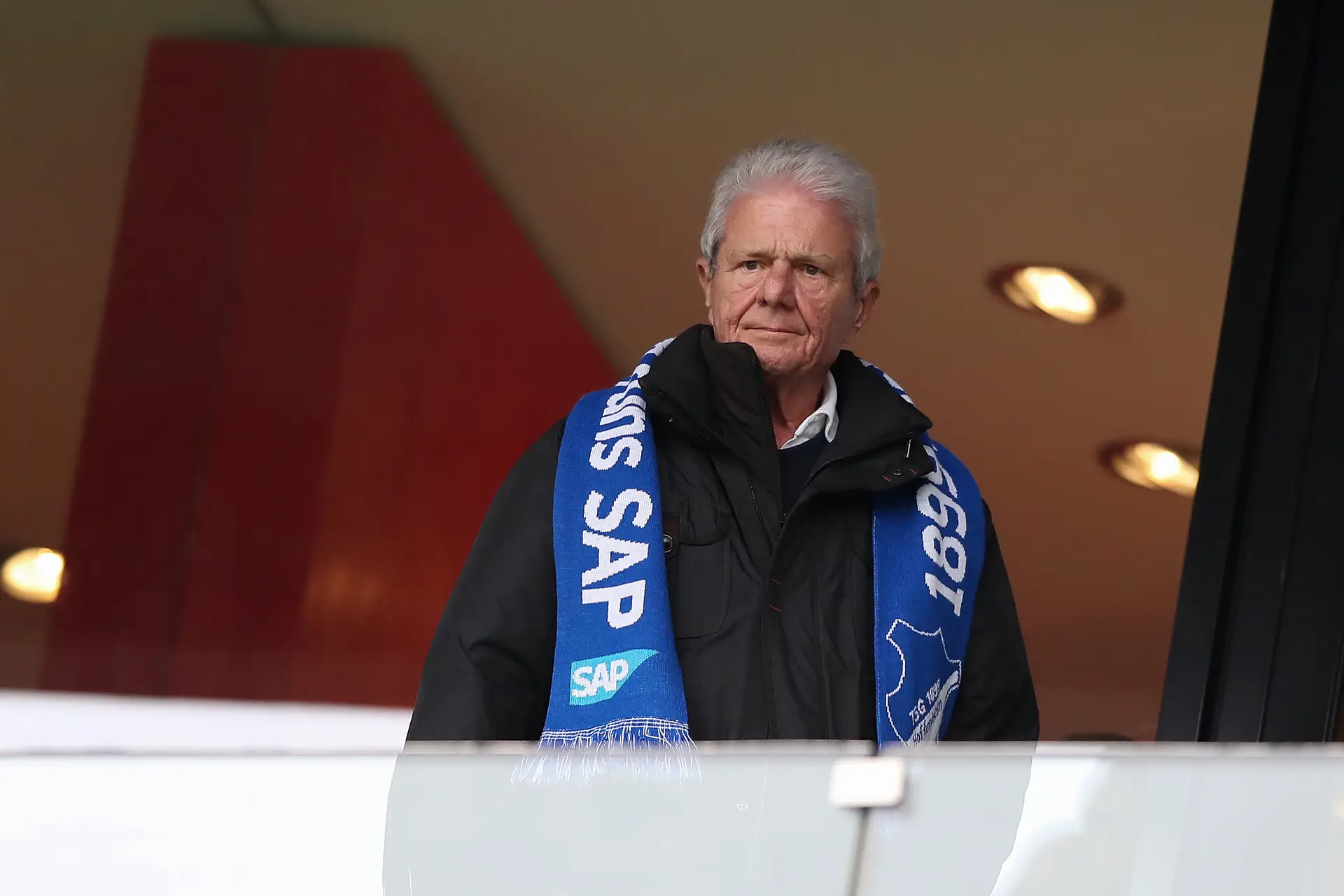 O dono do Hoffenheim, “homem mais odiado do futebol alemão”, abdicou gratuitamente do clube e já não é uma exceção à regra do ‘50+1’