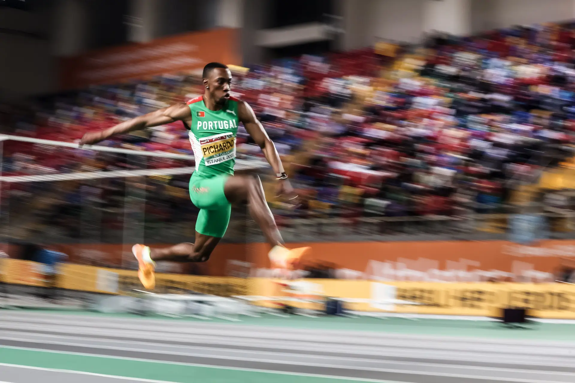 Mais um voo previsivelmente fantástico: Pedro Pichardo é (novamente) campeão europeu de pista coberta