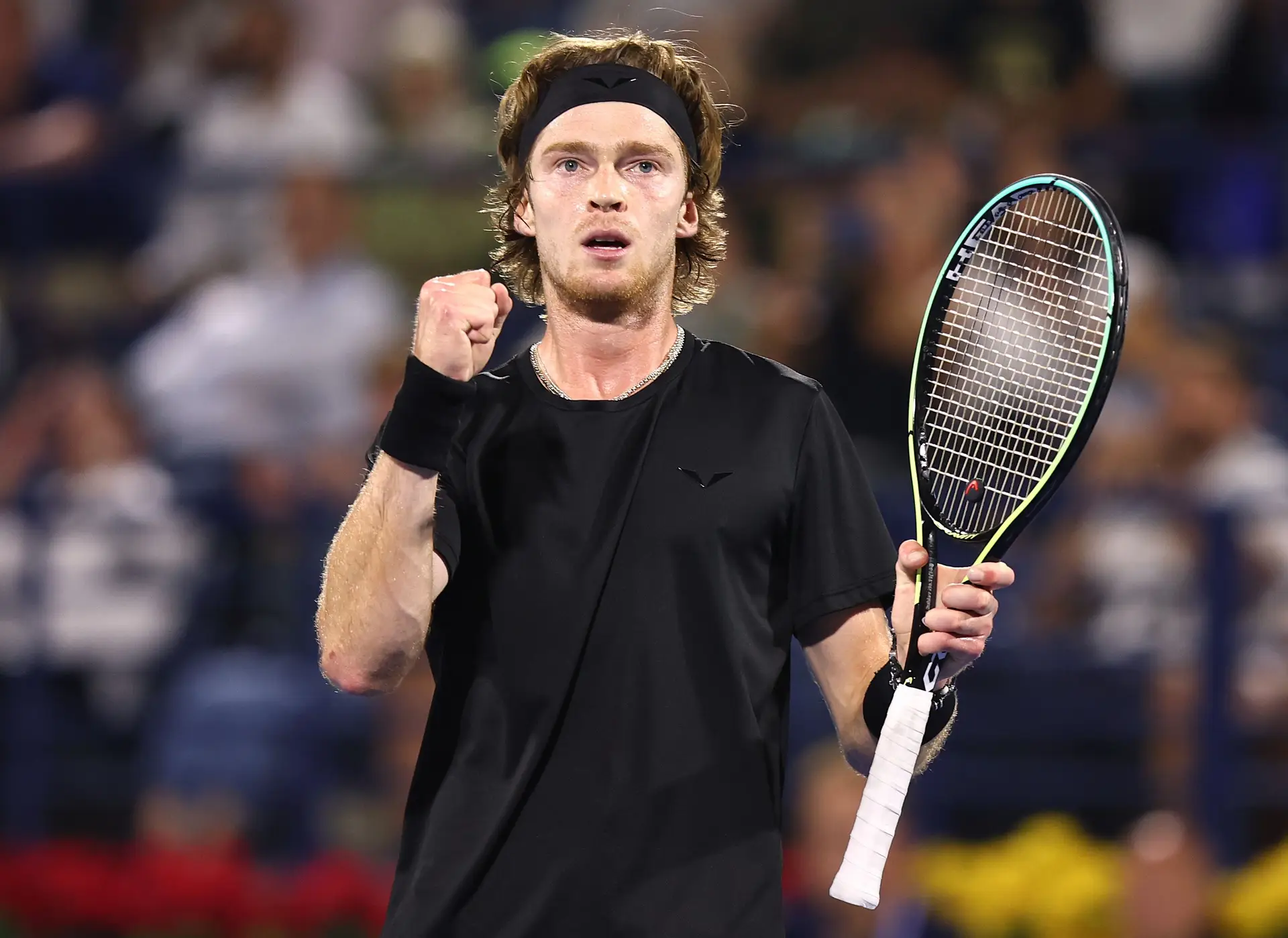 Tal como há um ano, Rublev volta a posicionar-se contra a guerra: “É horrível. É uma loucura que tantos cidadãos estejam a sofrer, a morrer”