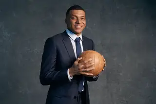 Aos 24 anos, Mbappé tem um Mundial ganho e outro perdido na final, 66 jogos por França e, agora, também é o melhor marcador da história do PSG.