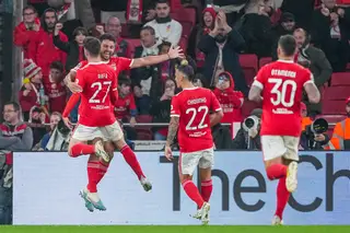 O velho sonho europeu do Benfica vive nos disparos de Gonçalo Ramos, nas fintas de Rafa e nas pantufas de João Mário