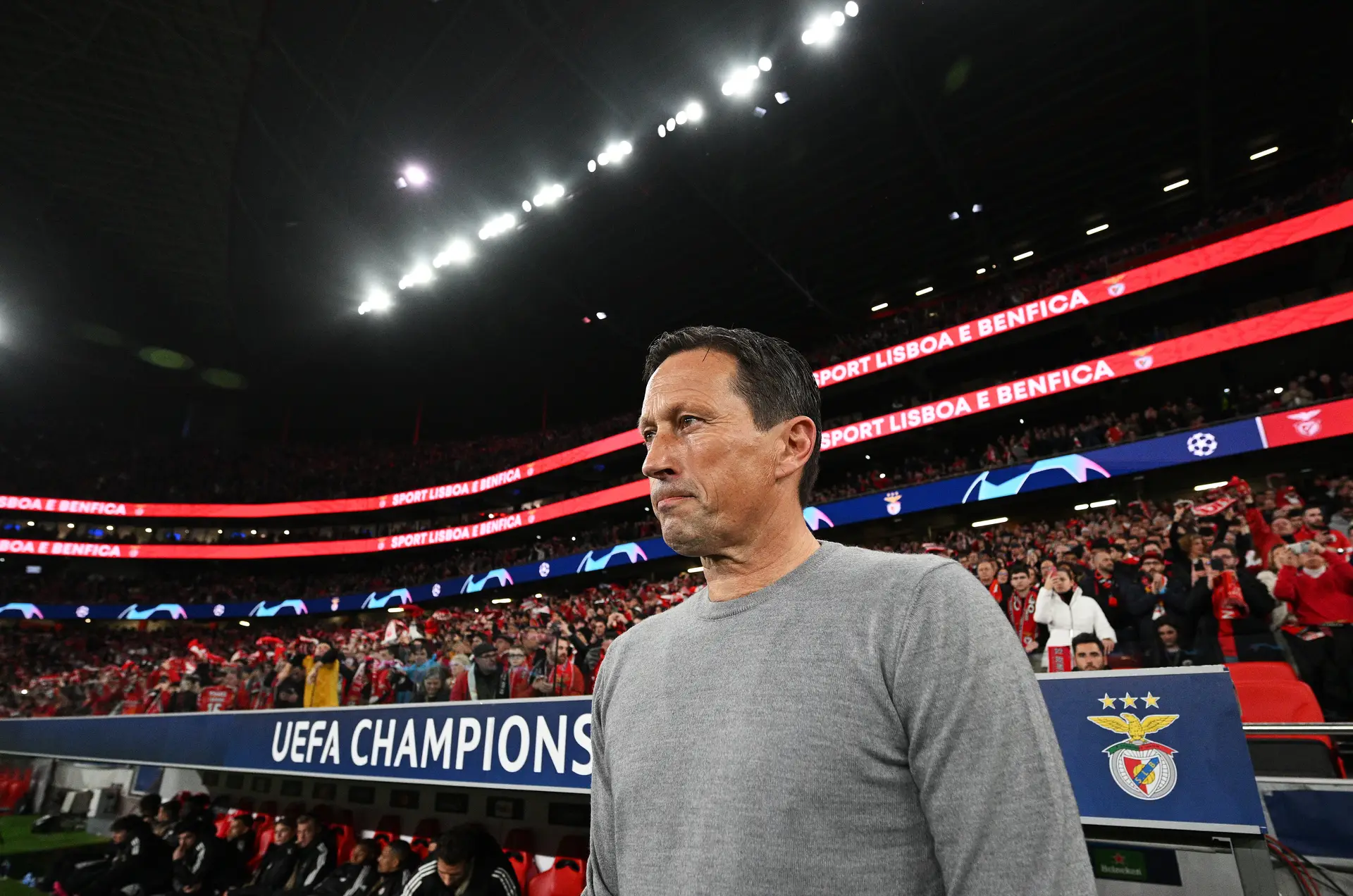 “É uma grande honra fazer parte do Benfica”: Roger Schmidt renova até 2026 com “um clube muito especial no futebol europeu”