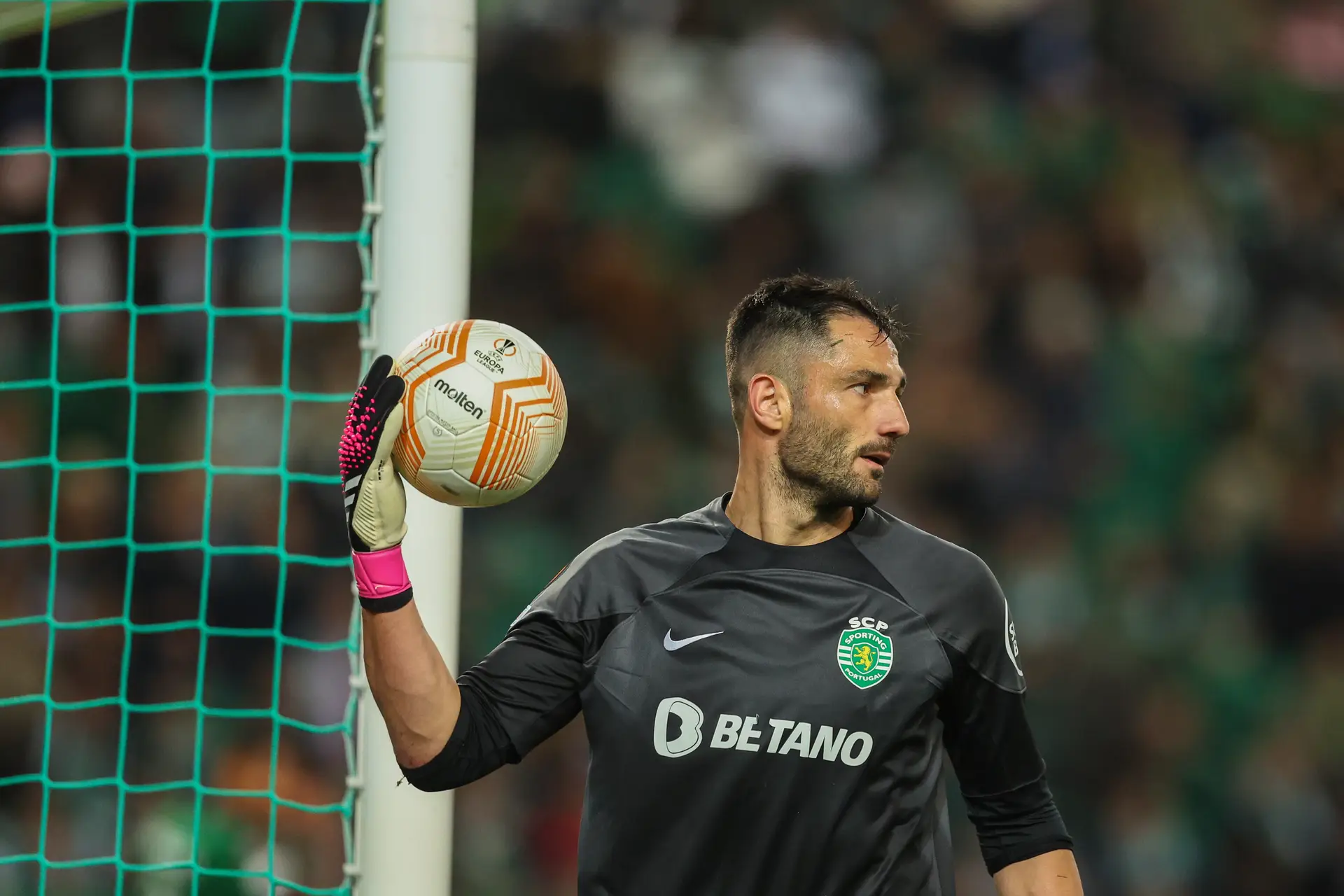 O regresso de Adán à baliza e uma novidade na defesa sem Coates (os onzes de Sporting e Arsenal)