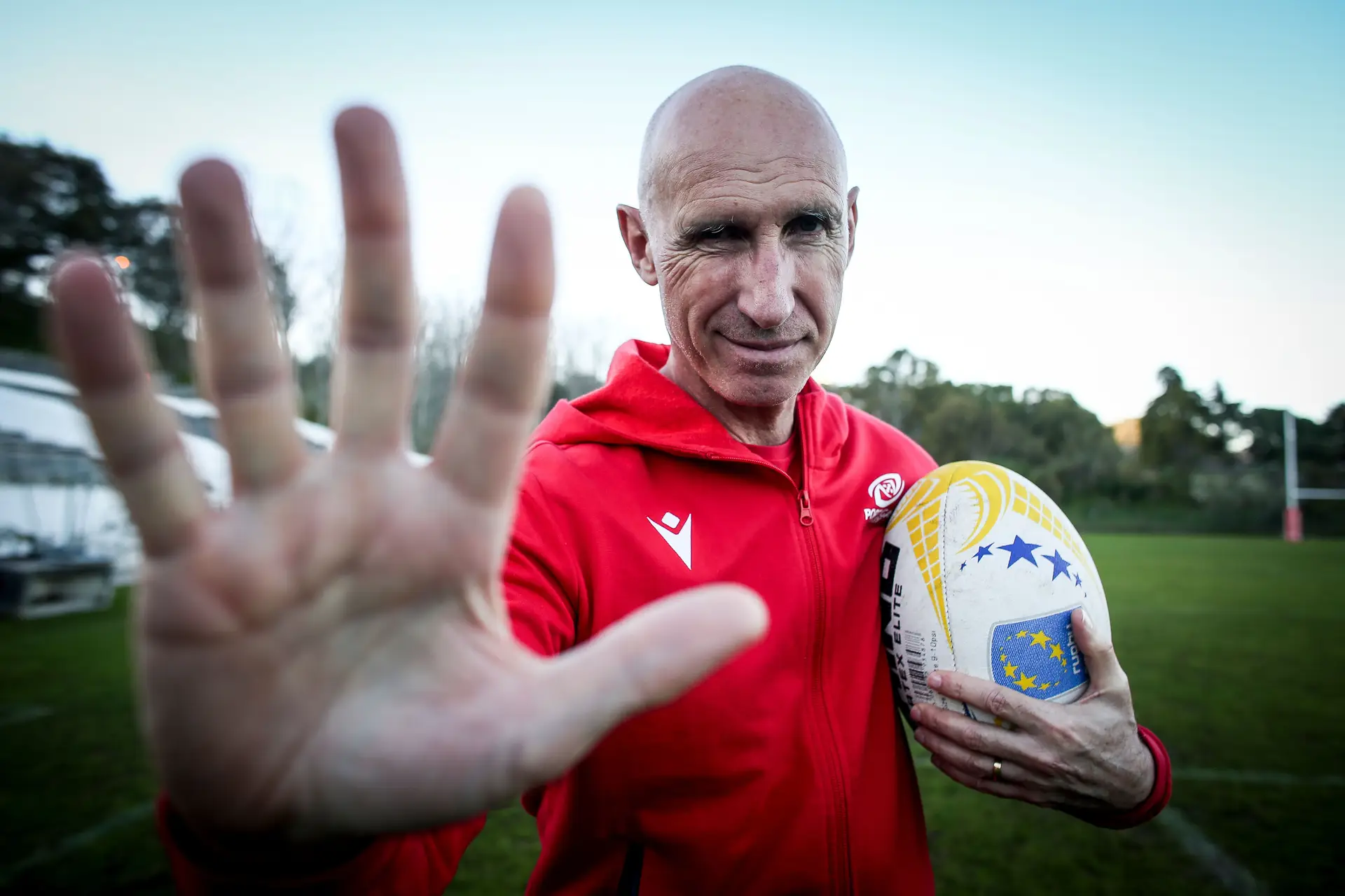 Patrice Lagisquet, selecionador nacional de râguebi: “Não podes subir o nível se trabalhas o dia inteiro e ainda tens um treino à noite”