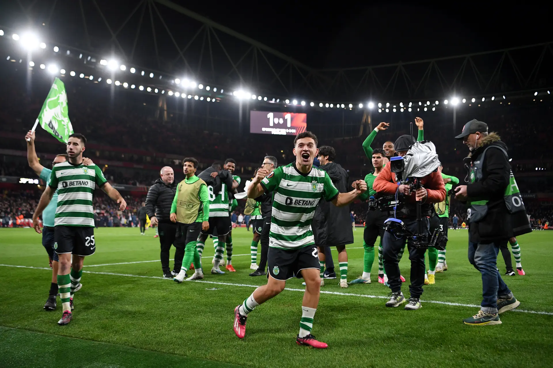 O golo da vida de Pote e os voos mágicos de Adán derrubam o Arsenal e colocam um Sporting histórico nos ‘quartos’ da Liga Europa