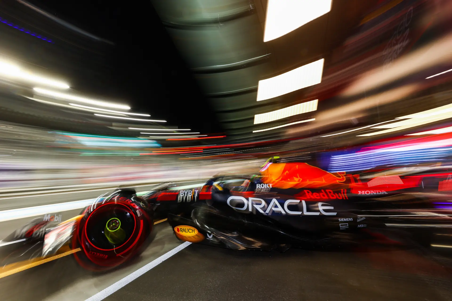 Depois do vírus estomacal, o vírus mecânico para Verstappen e a pole no GP Arábia Saudita vai para Sergio Pérez