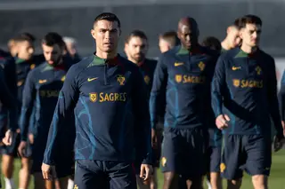 Três centrais e Ronaldo na frente, eis o primeiro onze de Roberto Martínez