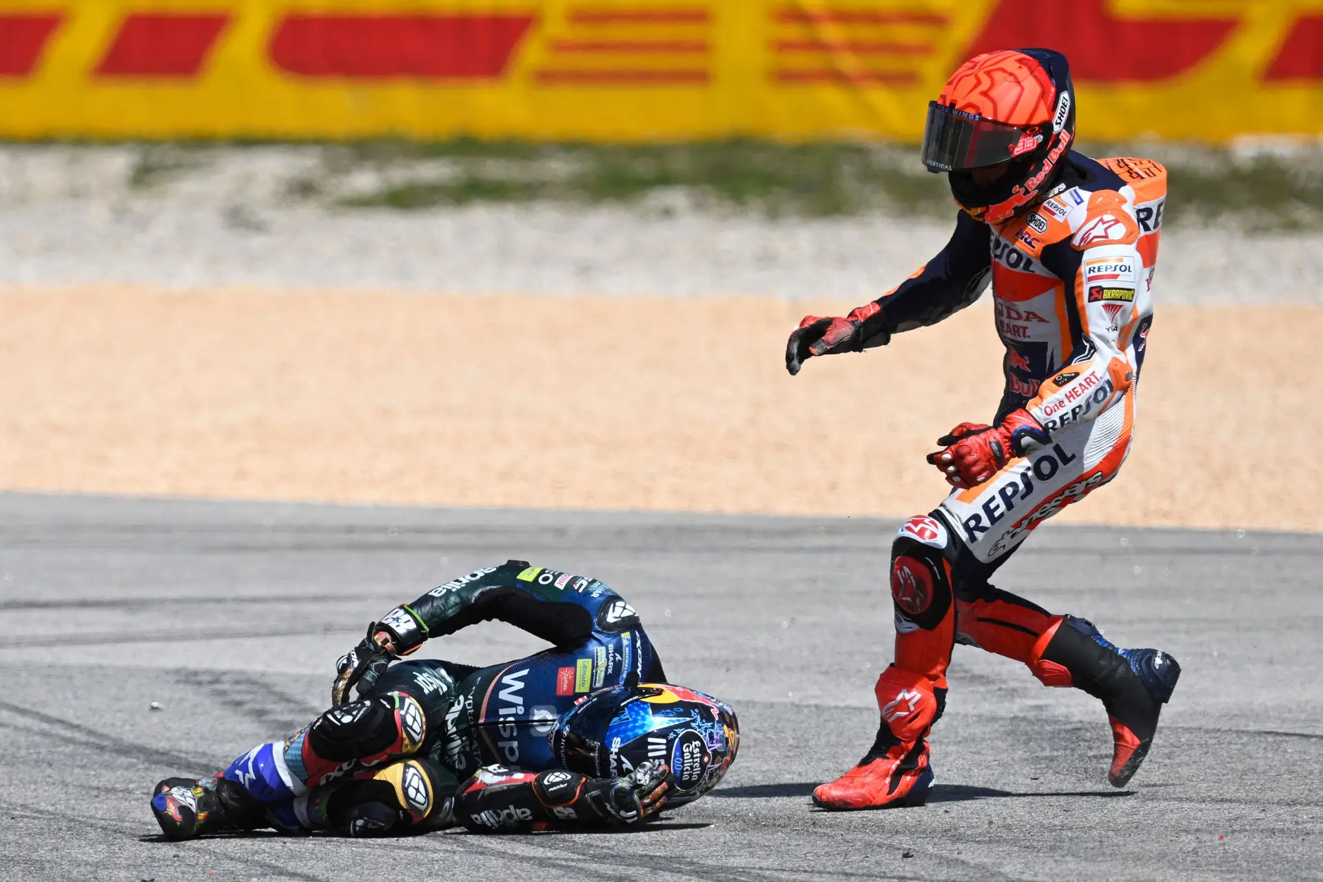 “Alteração de critério”. Honda contesta penalização de Marc Márquez após acidente com Miguel Oliveira