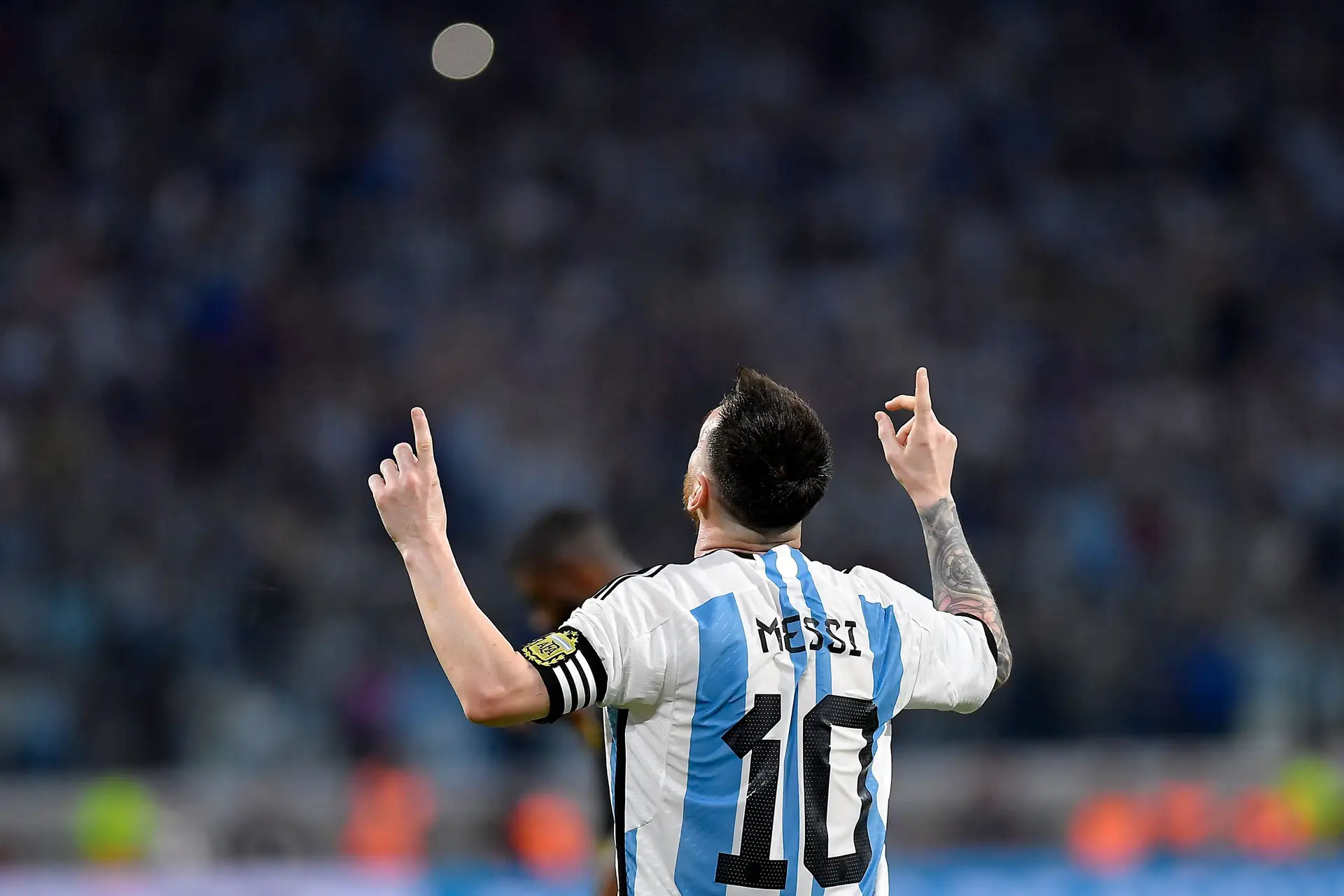 Lionel Messi entra no clube dos 100, onde só estavam Cristiano Ronaldo e Ali Daei
