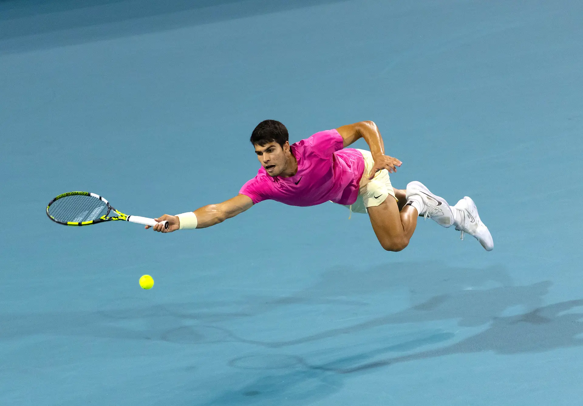 Alcaraz vence Djokovic em um jogo épico de tenis 