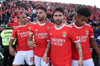 Uma bala de Gonçalo Ramos soprou para longe do Benfica as nuvens cheias de perigos