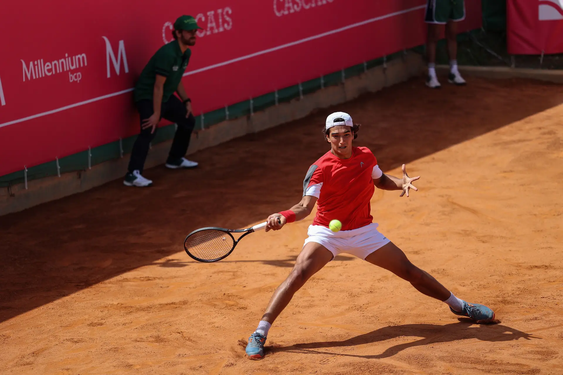 O raiar do miúdo Henrique Rocha, a surpresa adolescente do Estoril Open que em breve deixará de pedir desculpa