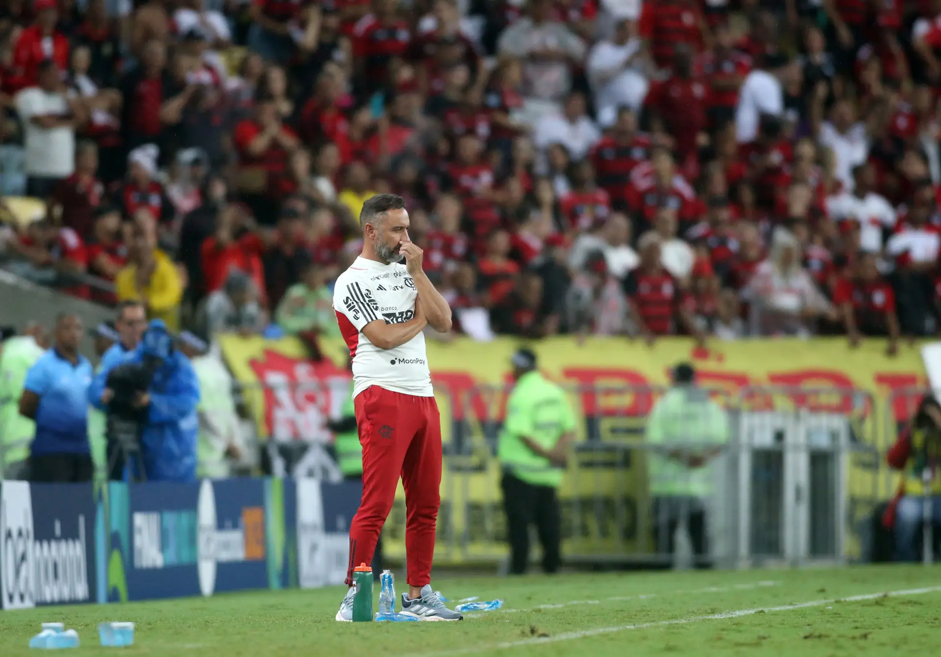 Chocolate de Páscoa no Flamengo-Fluminense: Vítor Pereira, “surpreendido” com o nível da equipa, compreende insatisfação dos adeptos