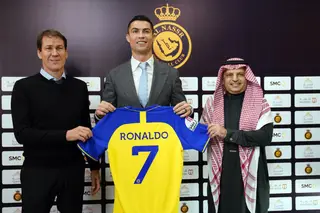 Treinador do Al Nassr está na porta de saída e José Mourinho terá proposta milionária para reencontrar Cristiano Ronaldo