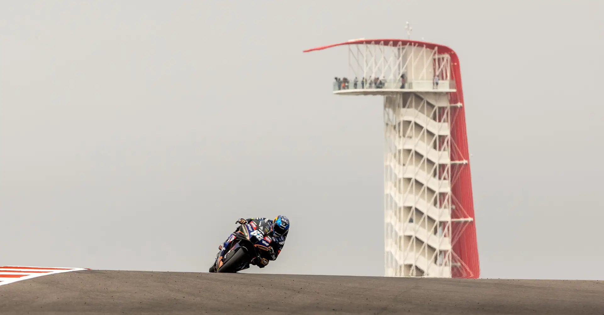 Na corrida do regresso ao MotoGP, um oitavo lugar para Miguel Oliveira