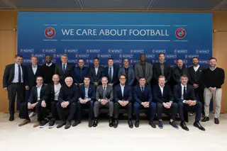 O conselho de futebol da UEFA, com Luís Figo e Roberto Martínez