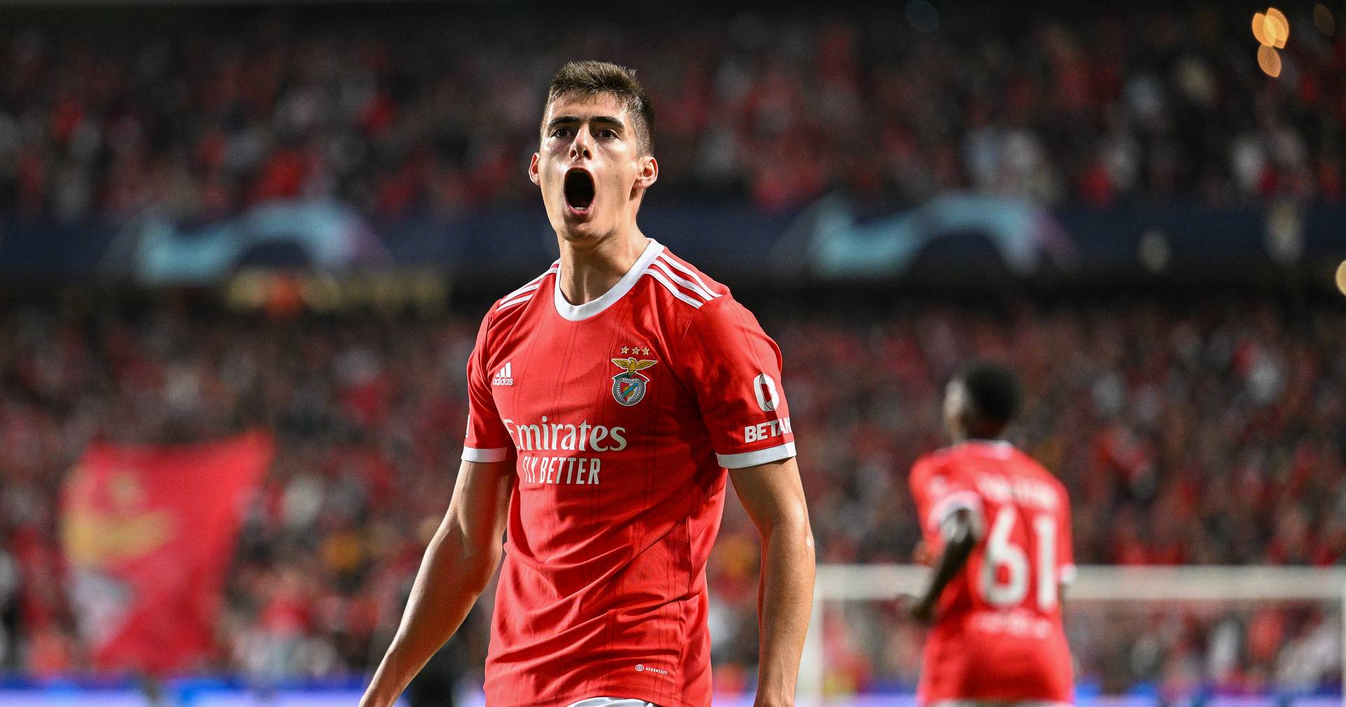 Real Sociedad-Benfica (equipas): Schmidt aposta em três centrais e Arthur -  TVI Notícias