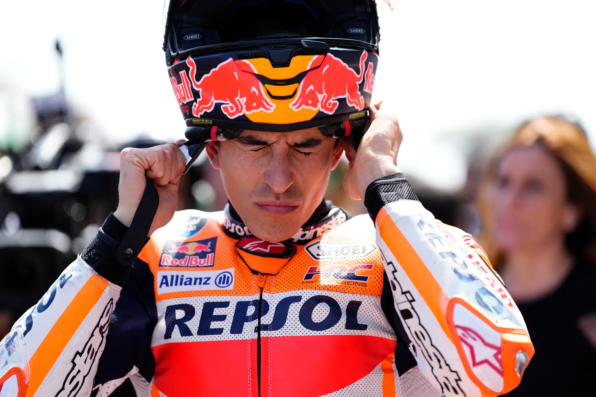 A lesão sofrida no acidente que provocou com Miguel Oliveira ainda atormenta Marc Márquez