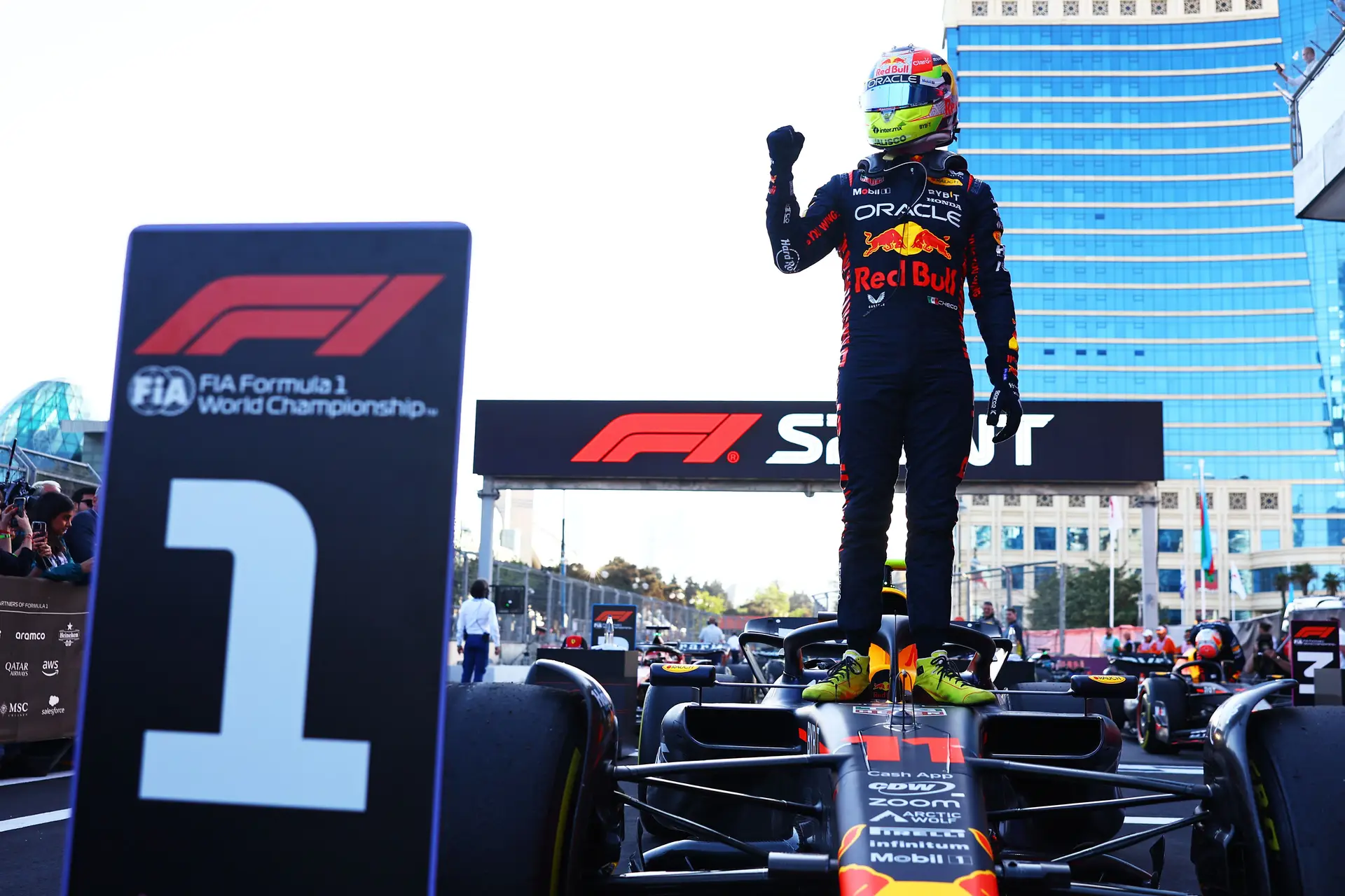 Sergio Pérez vence corrida de sprint do GP Azerbaijão